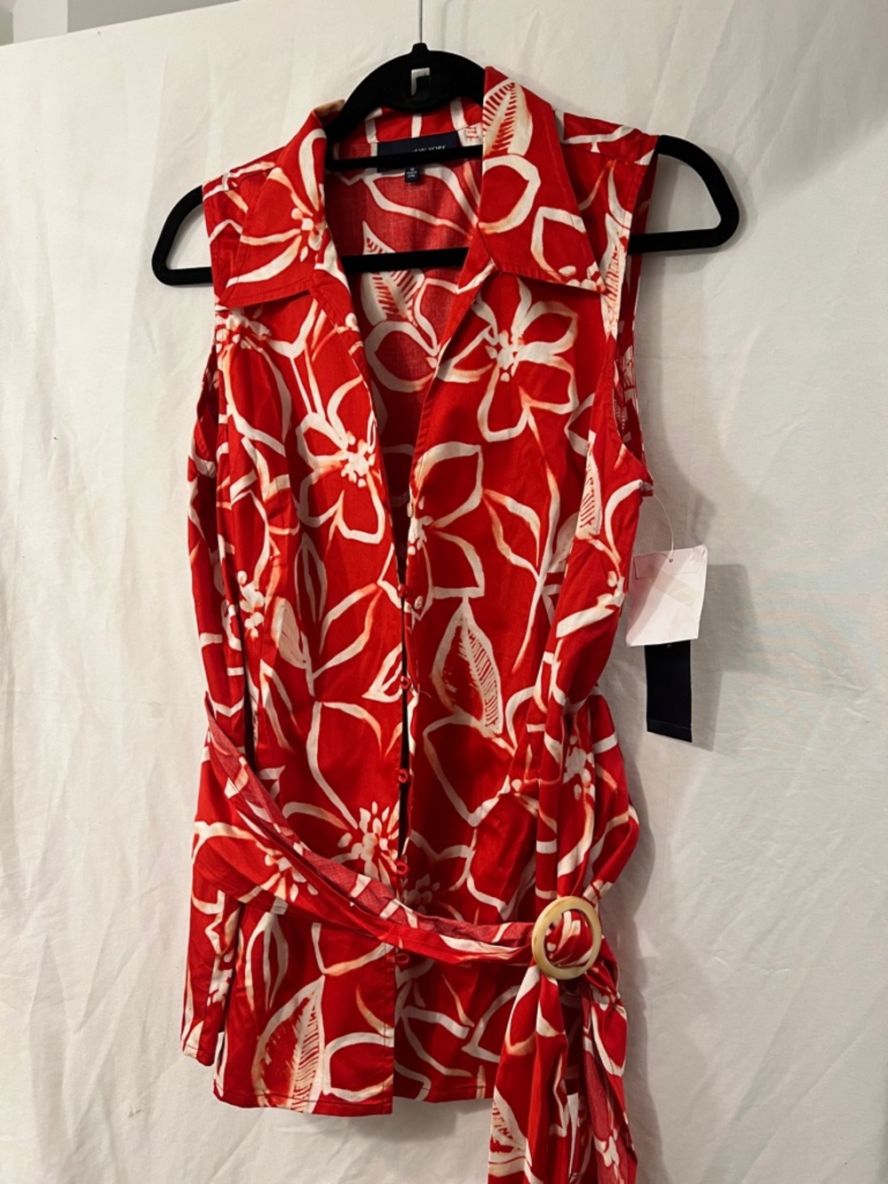 Jones New York Classic Red and White Floral Sleeveless Tie-Waist Blouse